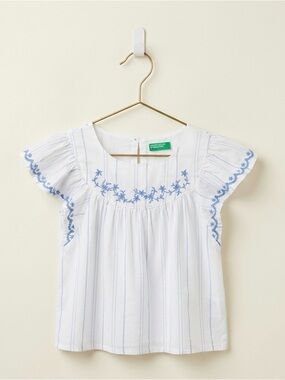 United Colors Of Benetton Girls White Top w/ 
Blue Embroidery. Size 3-4T ruffle